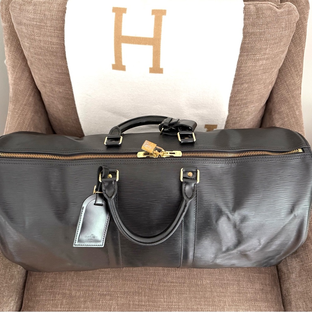 Authentic Louis Vuitton unisex Keepall 55 travel bag
M59142 black Epi leather - Picture 8 of 16